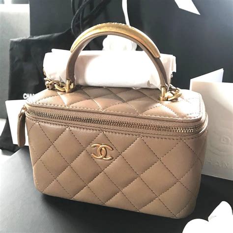 beige chanel vanity case|chanel sac vanity price.